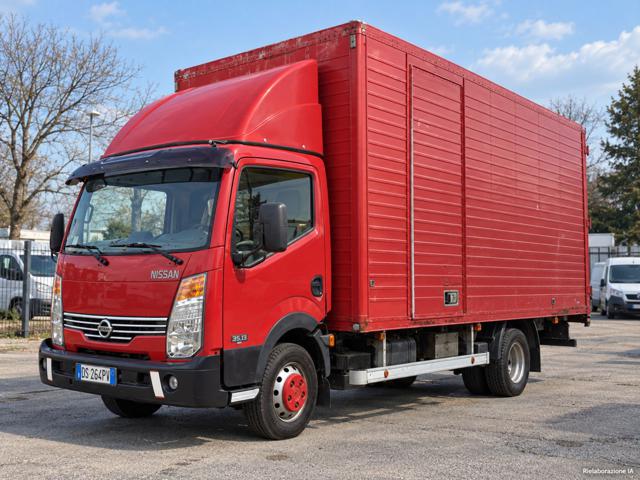 NISSAN Cabstar Rosso pastello