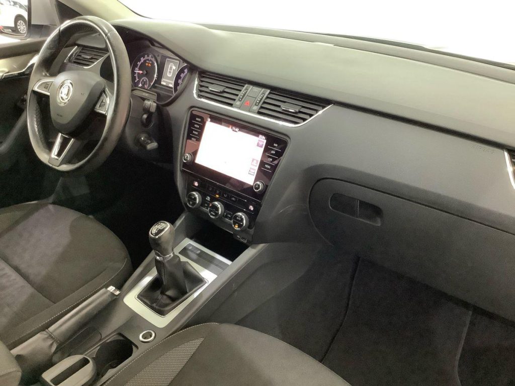 SKODA Octavia 1.6 TDI CR 115 CV Executive - 9