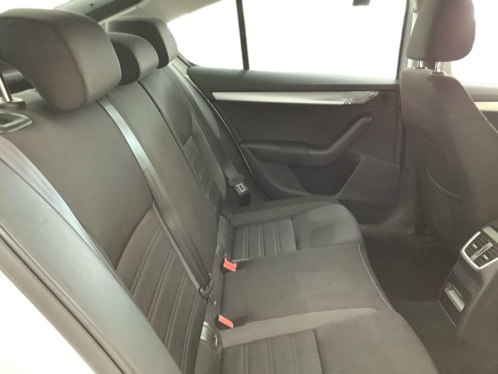 SKODA Octavia 1.6 TDI CR 115 CV Executive - 11