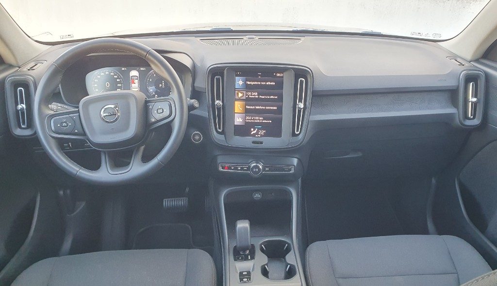 VOLVO XC40 T2 automatico Essential - Grid Foto 8