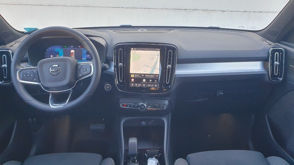 VOLVO XC40 B3 automatico Ultra Black Edition - Grid Foto 8
