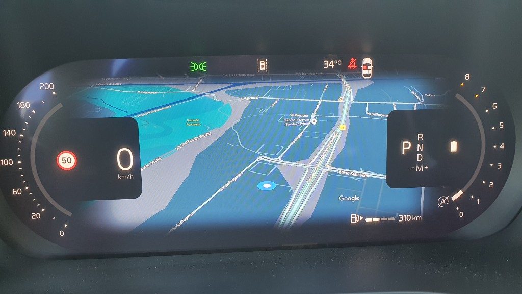 VOLVO XC40 B3 automatico Ultra Black Edition - Grid Foto 9