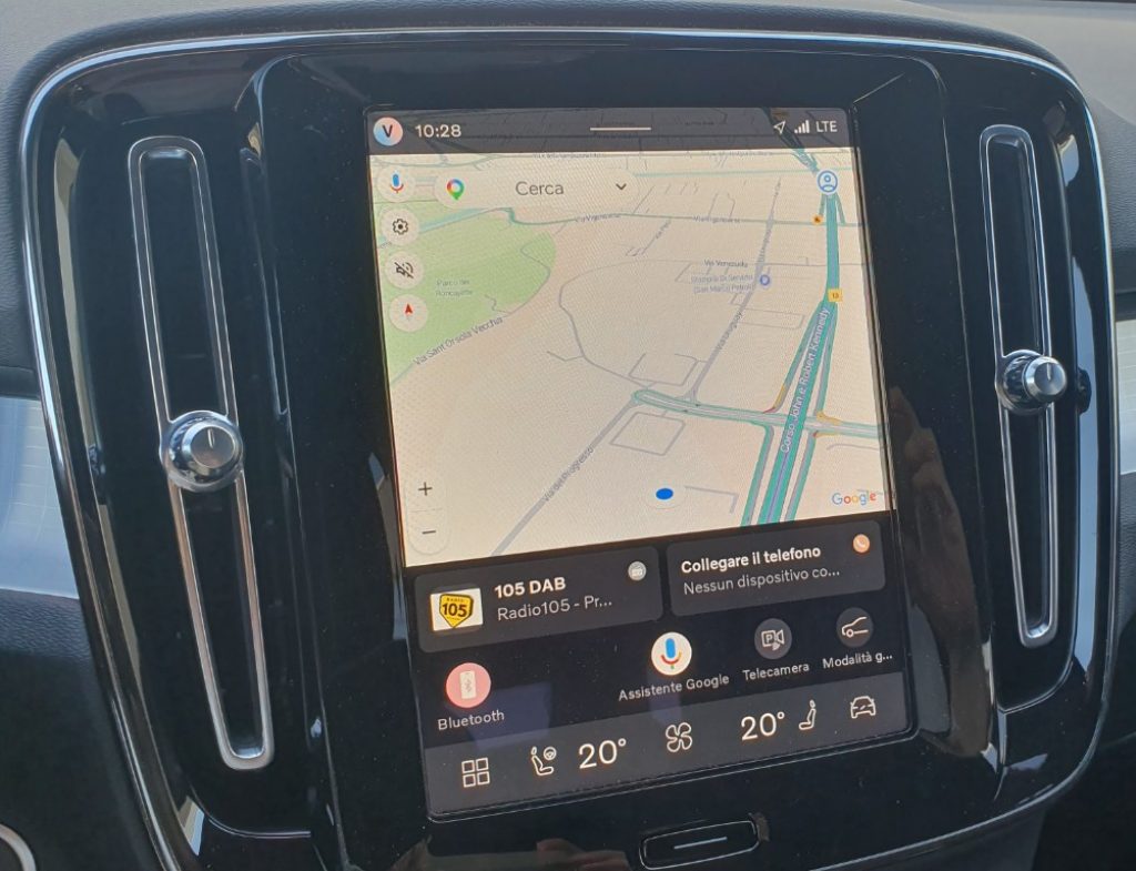 VOLVO XC40 B3 automatico Ultra Black Edition - Grid Foto 11