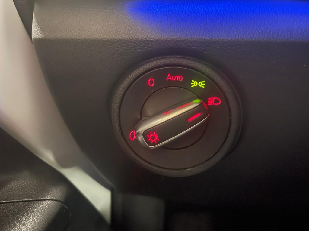 VOLKSWAGEN e-up! 82 CV LONG RANGE 32,3KW/H 16 VIDEO - 19