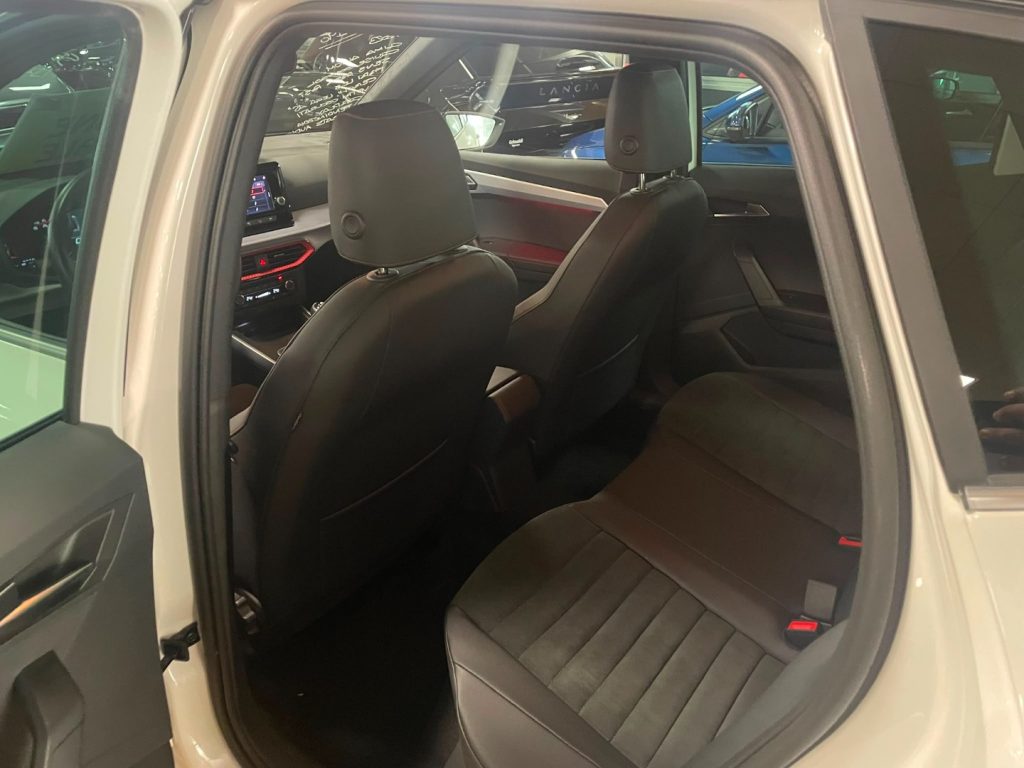 SEAT Arona 1.0 EcoTSI FR 18 BEATS AUDIO FULL LED - 14