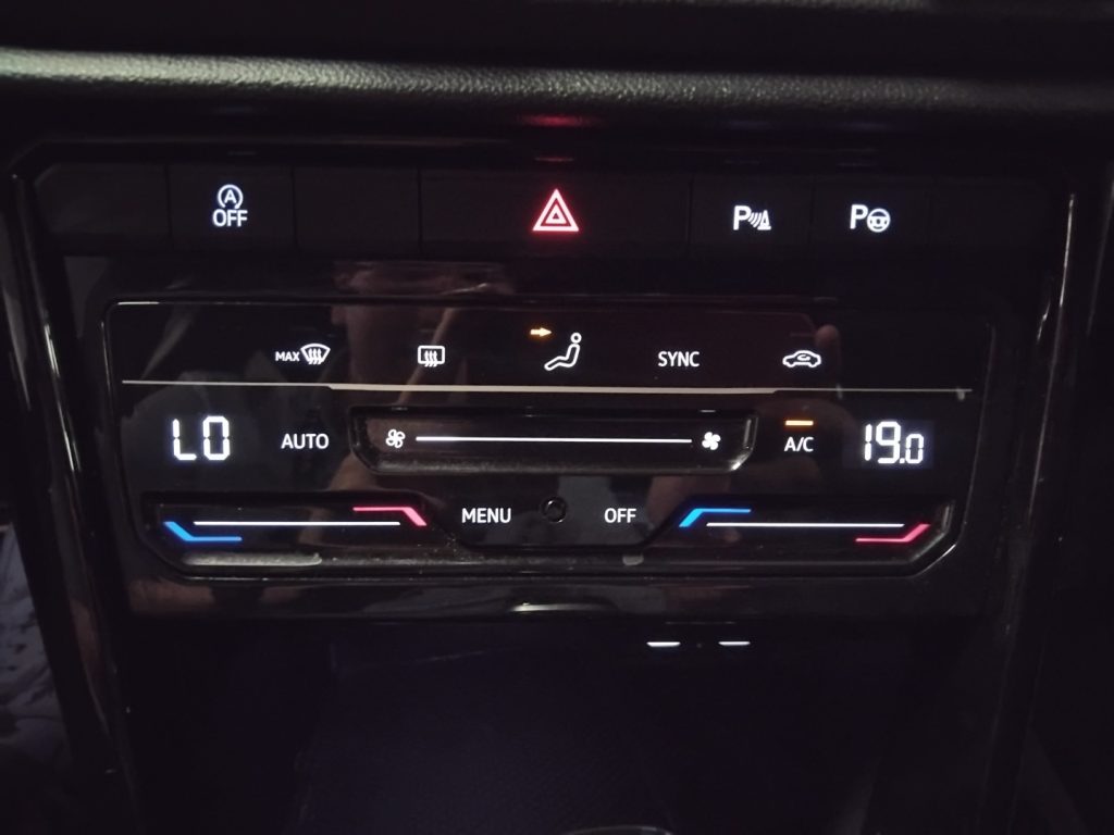 VOLKSWAGEN T-Roc 1.5 TSI ACT DSG R-Line LED VIDEO C/GRIMALDI SP.DAY - 23