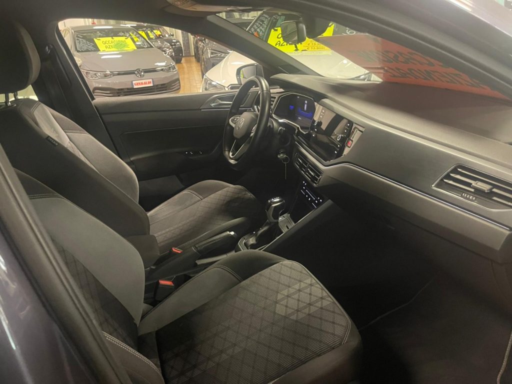 VOLKSWAGEN Polo 1.0 TSI DSG R-Line MATRIX 16 C/GRIMALDI SP. DAY - 21
