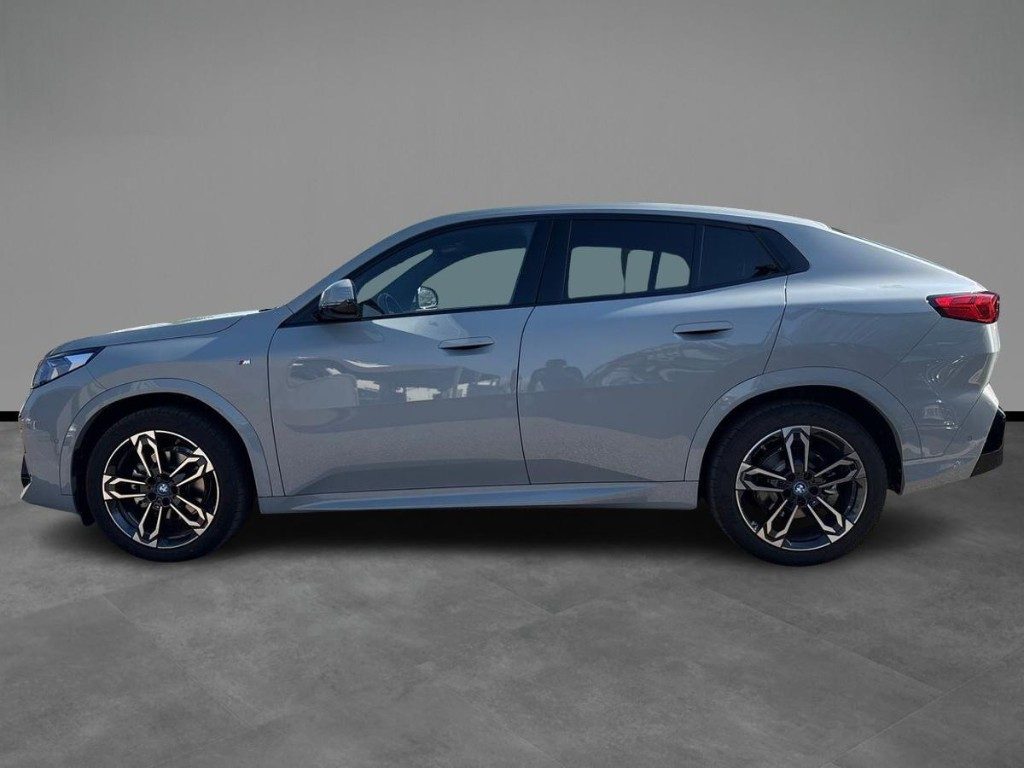 BMW iX2 eDrive 20 Msport Aut. - 3