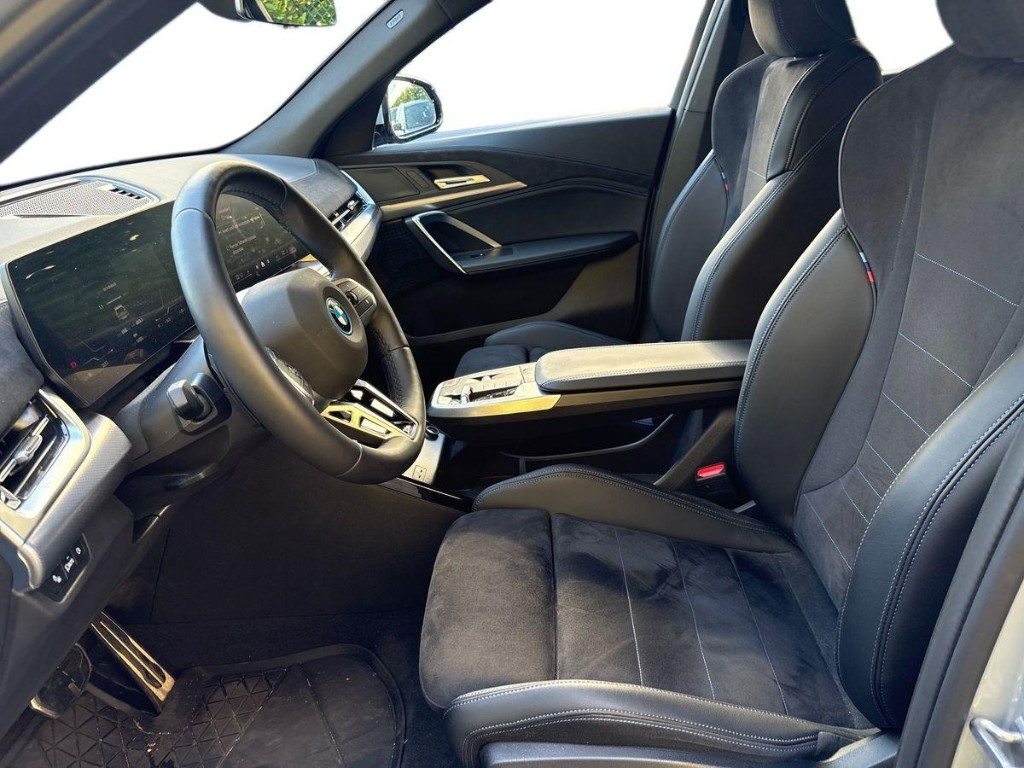 BMW iX2 eDrive 20 Msport Aut. - 9