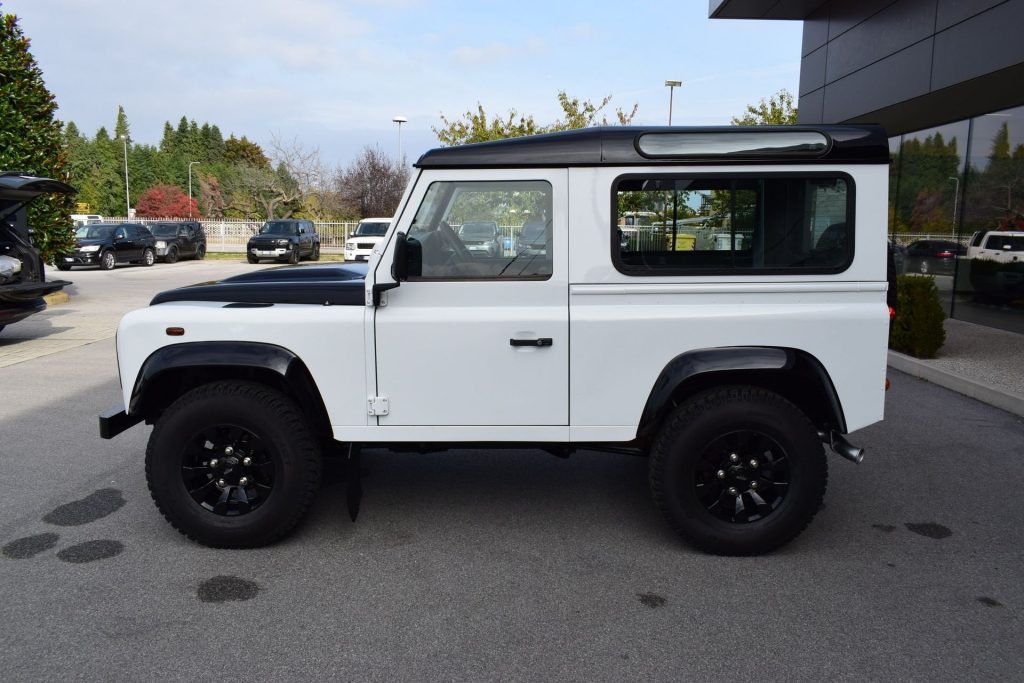 LAND ROVER Defender Defender 90 2.2 TD4 Station Wagon N1 AUTOCARRO IVA - 4