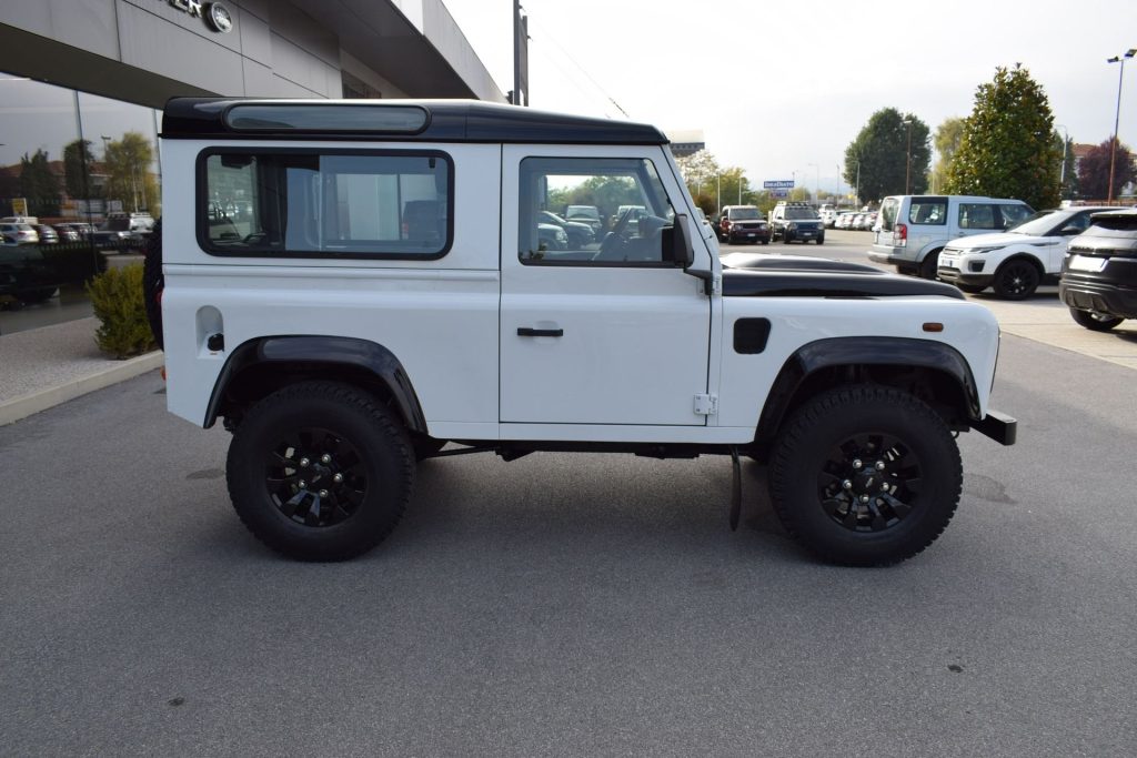 LAND ROVER Defender Defender 90 2.2 TD4 Station Wagon N1 AUTOCARRO IVA - 5