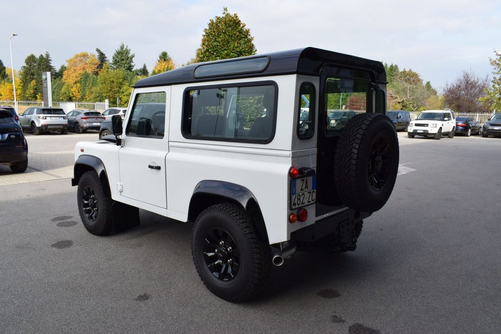 LAND ROVER Defender Defender 90 2.2 TD4 Station Wagon N1 AUTOCARRO IVA - 6