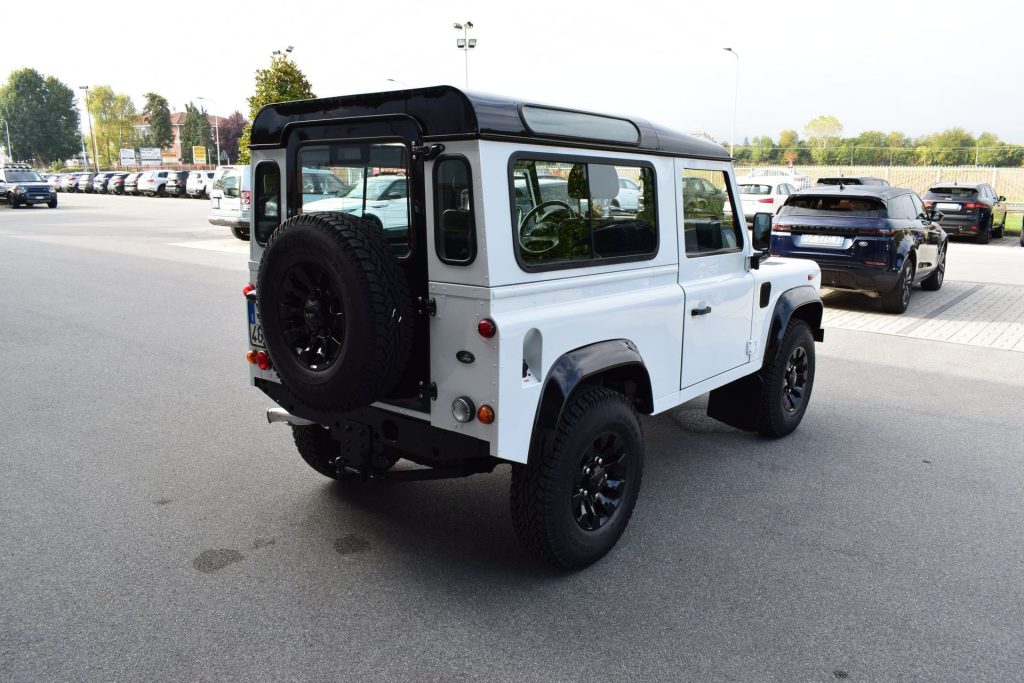 LAND ROVER Defender Defender 90 2.2 TD4 Station Wagon N1 AUTOCARRO IVA - 8