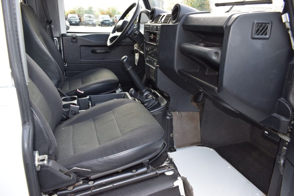 LAND ROVER Defender Defender 90 2.2 TD4 Station Wagon N1 AUTOCARRO IVA - 10