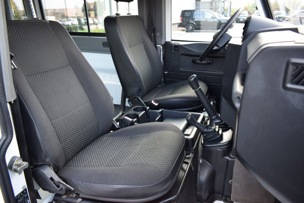 LAND ROVER Defender Defender 90 2.2 TD4 Station Wagon N1 AUTOCARRO IVA - 16
