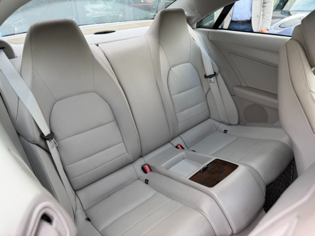 Clicca per ingrandire E 350 - CDI Coupé BlueEFFICIENCY Avantgarde