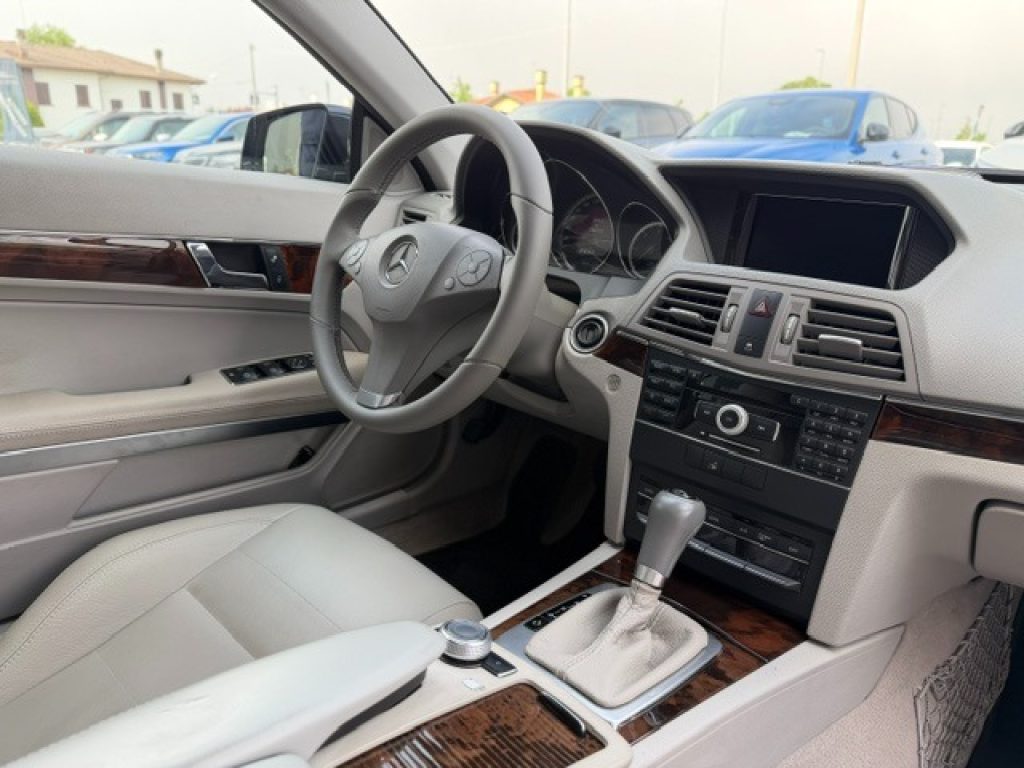 Clicca per ingrandire E 350 - CDI Coupé BlueEFFICIENCY Avantgarde