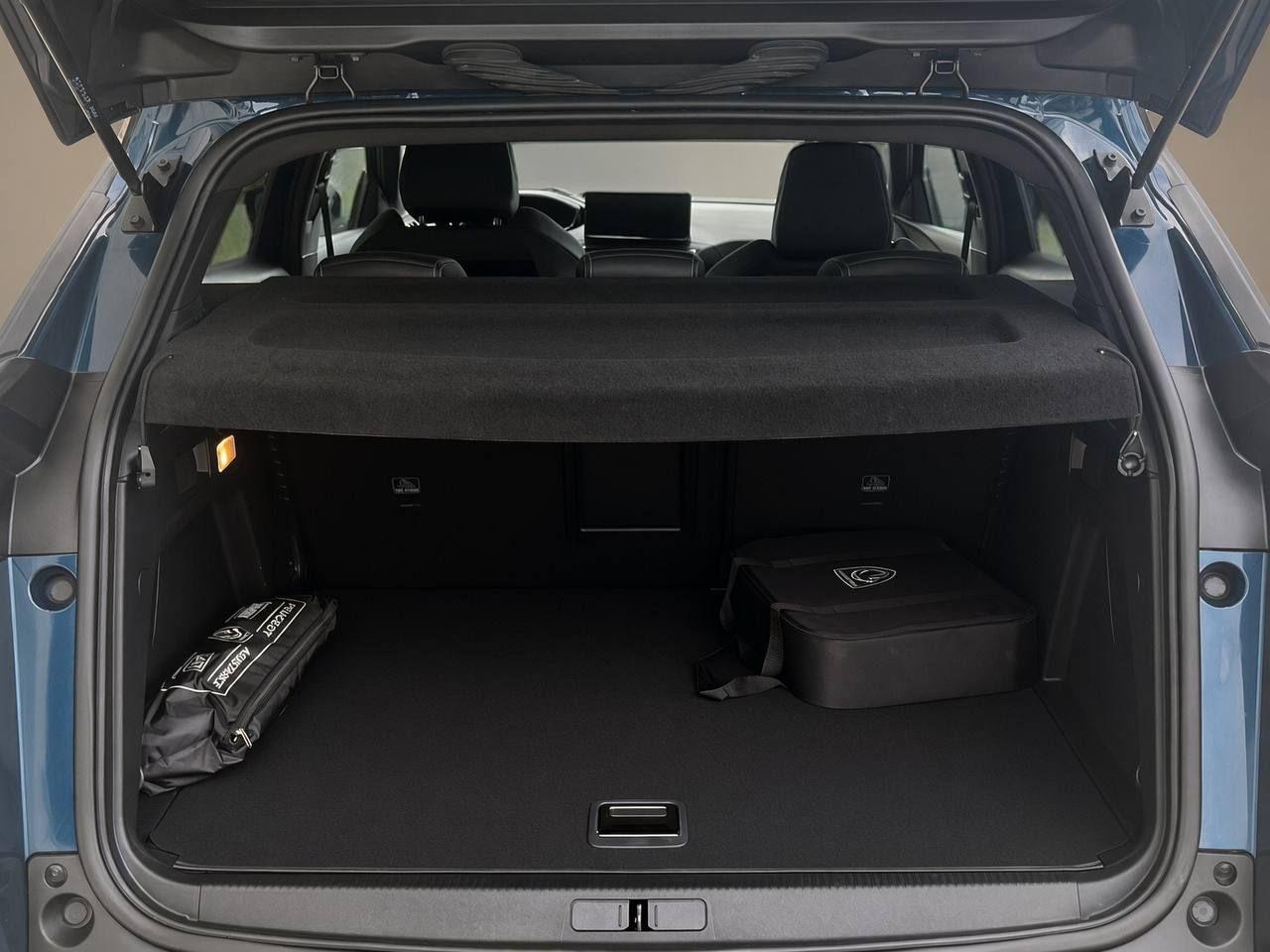 PEUGEOT 3008 Hybrid4 300 e-EAT8 Allure Pack - 7