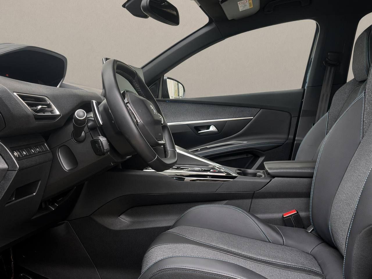 PEUGEOT 3008 Hybrid4 300 e-EAT8 Allure Pack - 8