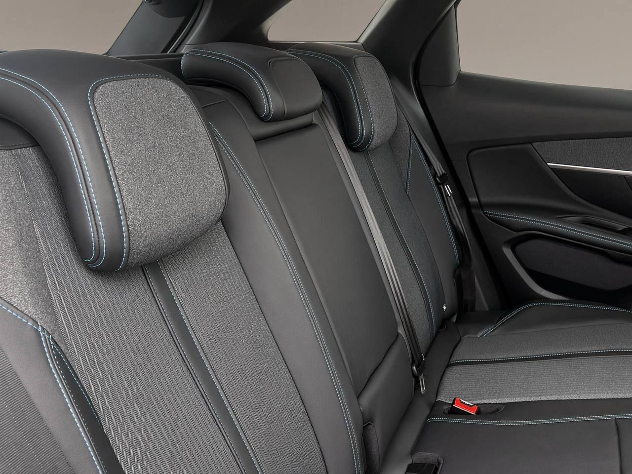 PEUGEOT 3008 Hybrid4 300 e-EAT8 Allure Pack - 12