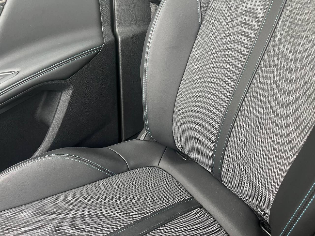 PEUGEOT 3008 Hybrid4 300 e-EAT8 Allure Pack - 10