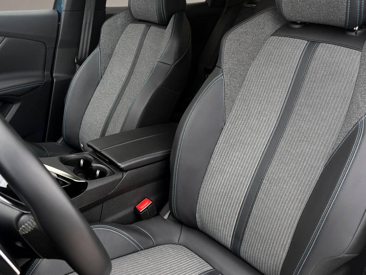 PEUGEOT 3008 Hybrid4 300 e-EAT8 Allure Pack - 9