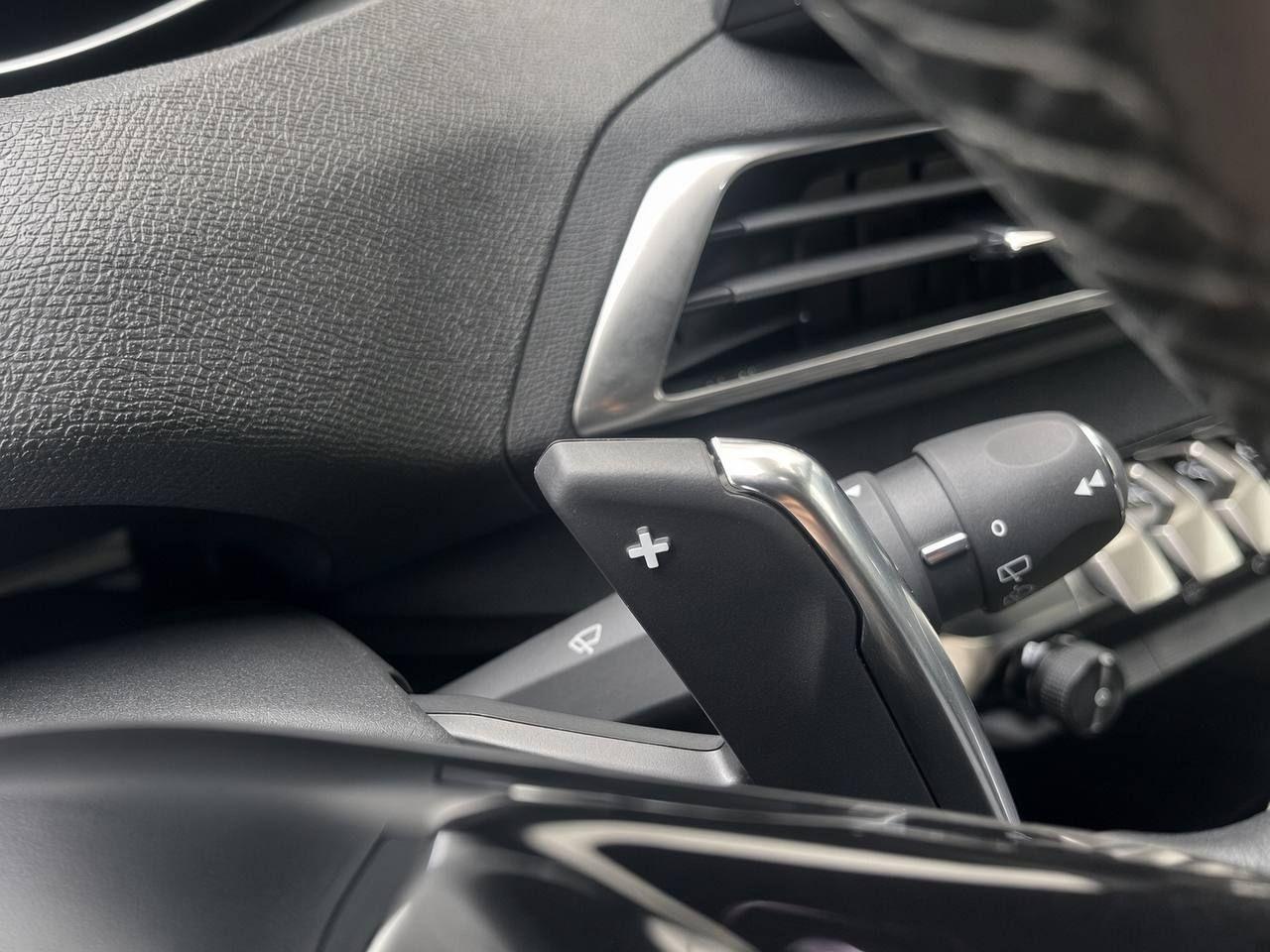 PEUGEOT 3008 Hybrid4 300 e-EAT8 Allure Pack - 15