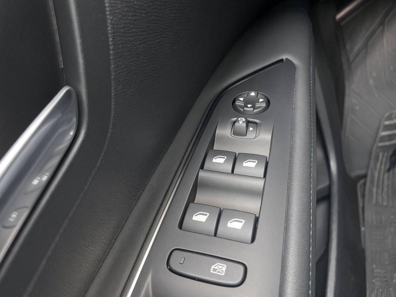 PEUGEOT 3008 Hybrid4 300 e-EAT8 Allure Pack - 29