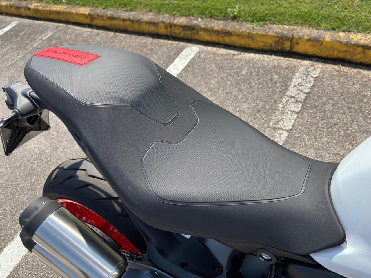 DUCATI Monster 937 V2 PLUS ICEBERG 2026 - 12