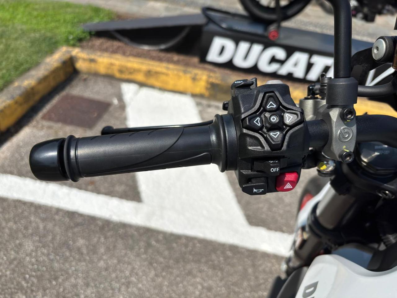 DUCATI Monster 937 V2 PLUS ICEBERG 2026 - 13