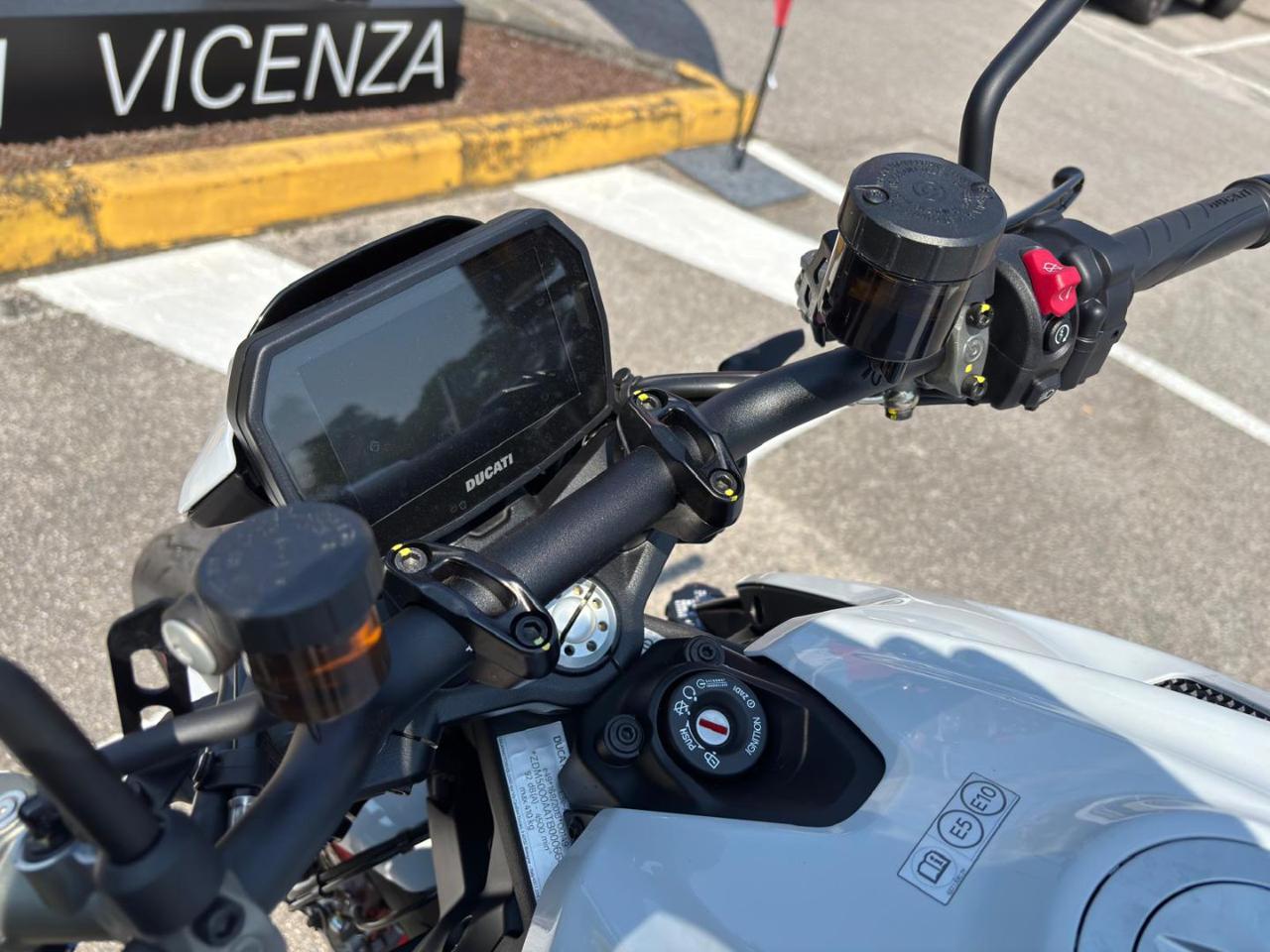 DUCATI Monster 937 V2 PLUS ICEBERG 2026 - 15