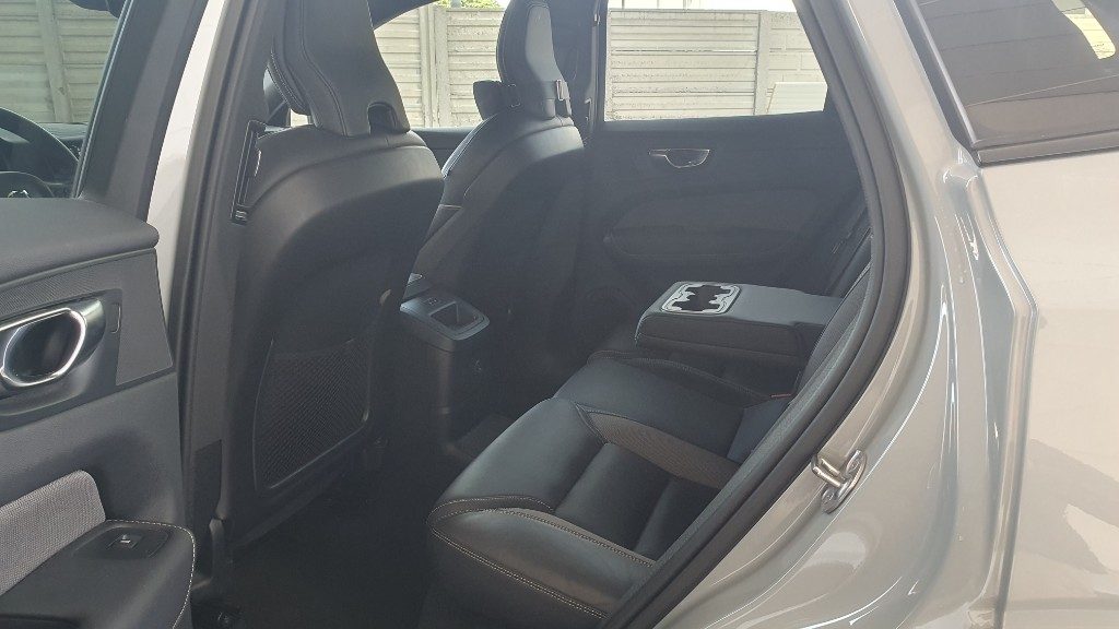 VOLVO XC60 T6 Plug-in hybrid AWD automatico Plus Dark - Grid Foto 7