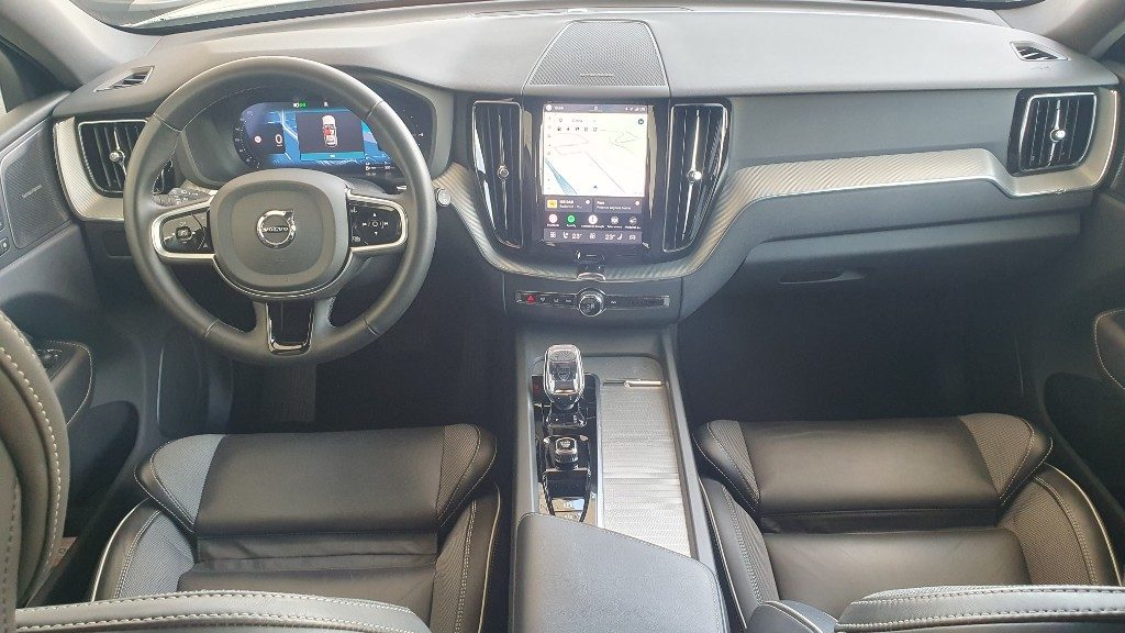 VOLVO XC60 T6 Plug-in hybrid AWD automatico Plus Dark - Grid Foto 8