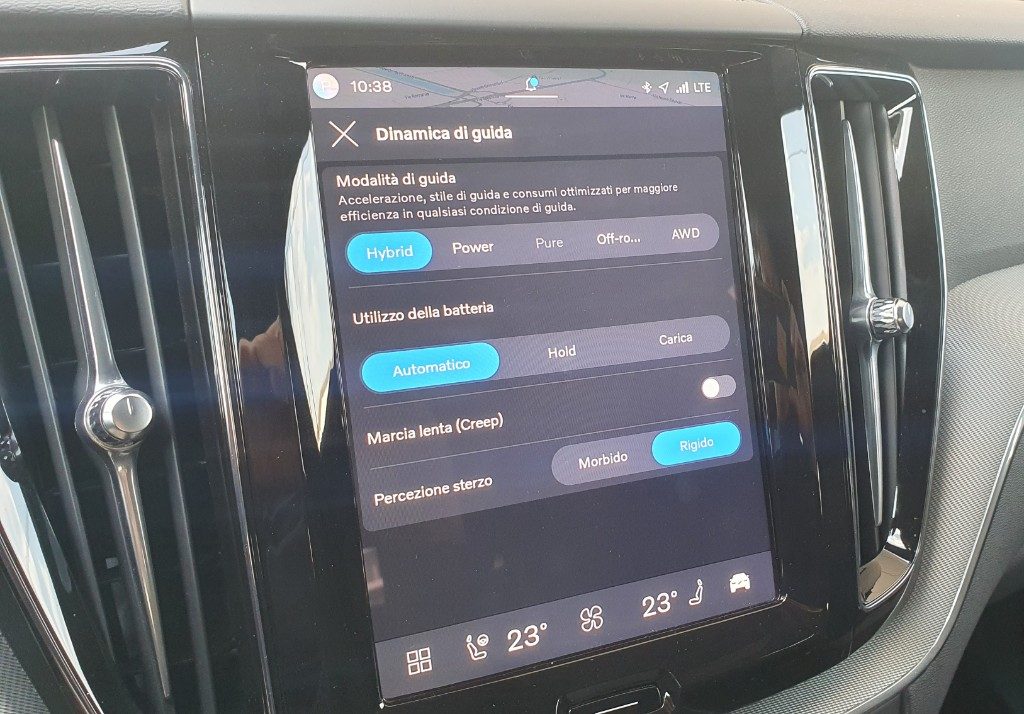 VOLVO XC60 T6 Plug-in hybrid AWD automatico Plus Dark - Grid Foto 16