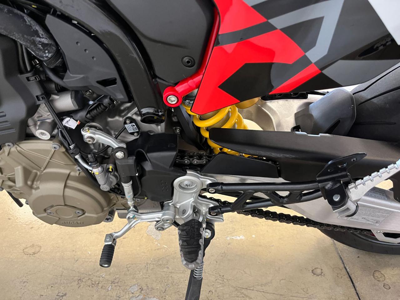 DUCATI Hypermotard 698 RVE - 9