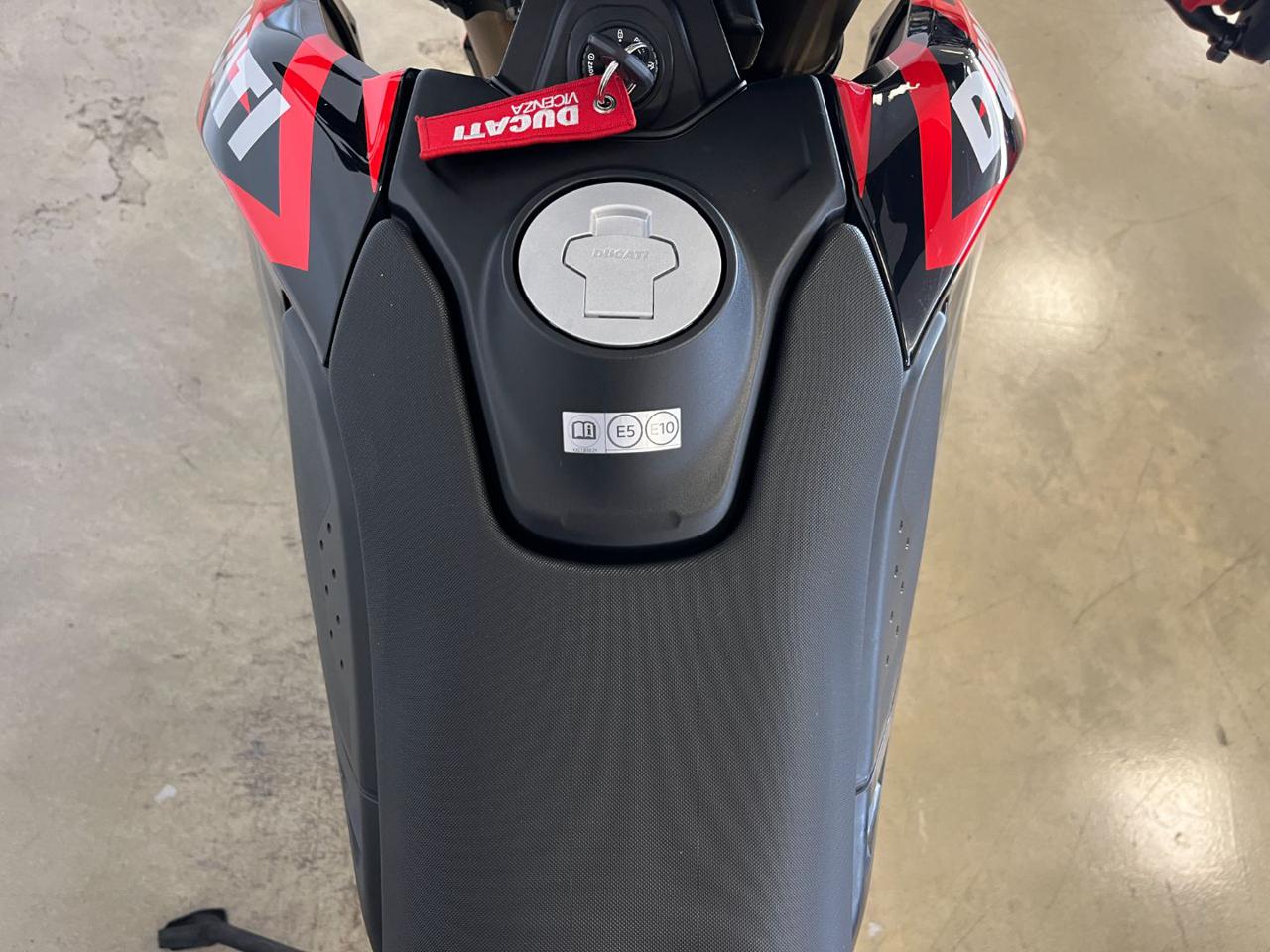 DUCATI Hypermotard 698 RVE - 10