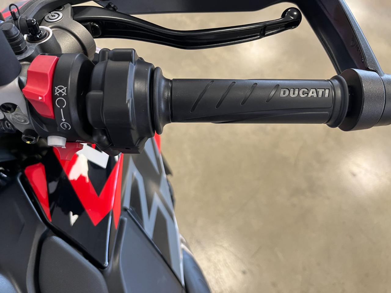 DUCATI Hypermotard 698 RVE - 11