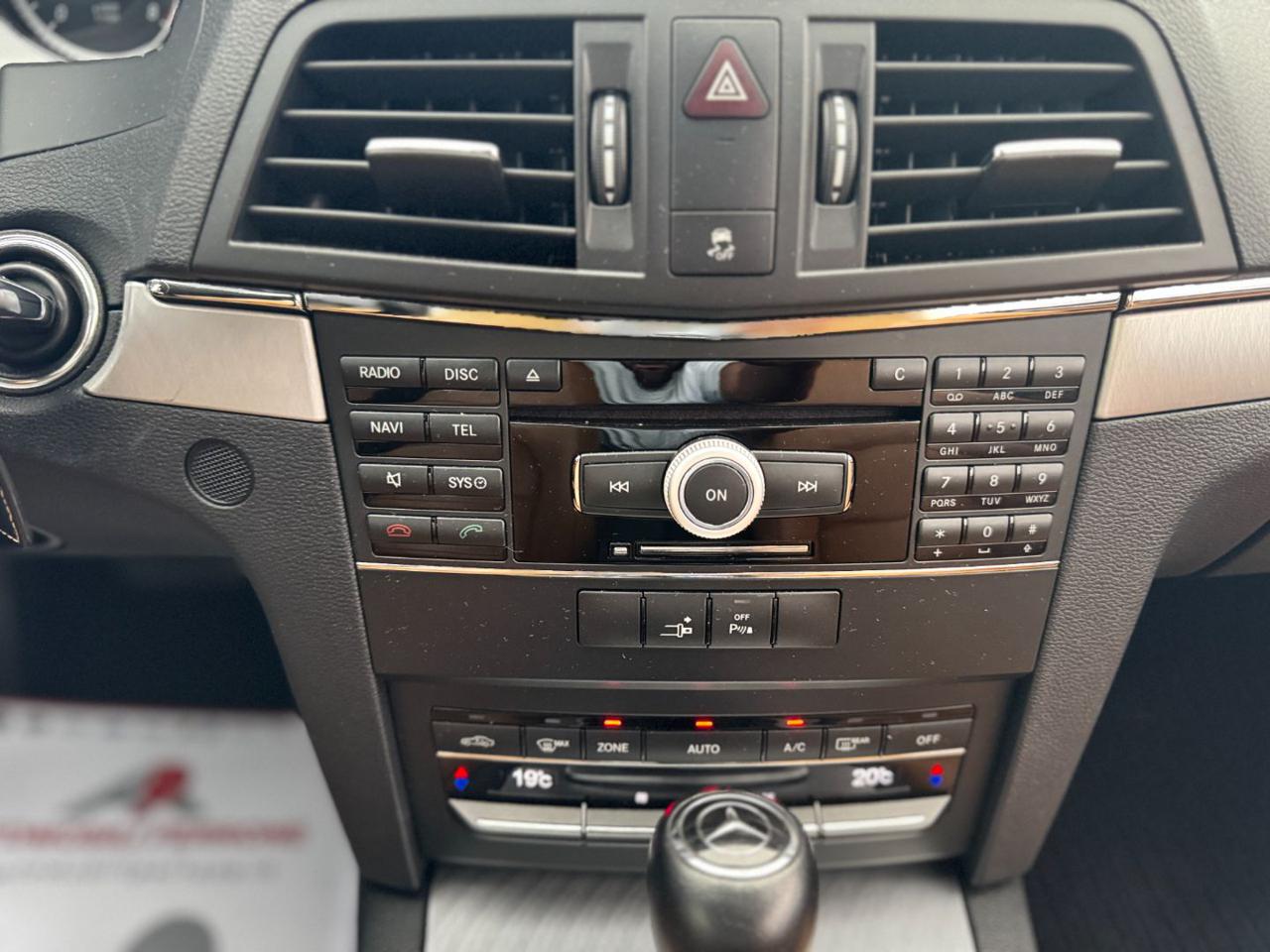 MERCEDES-BENZ E 350 CGI Coupé Avantgarde - 29