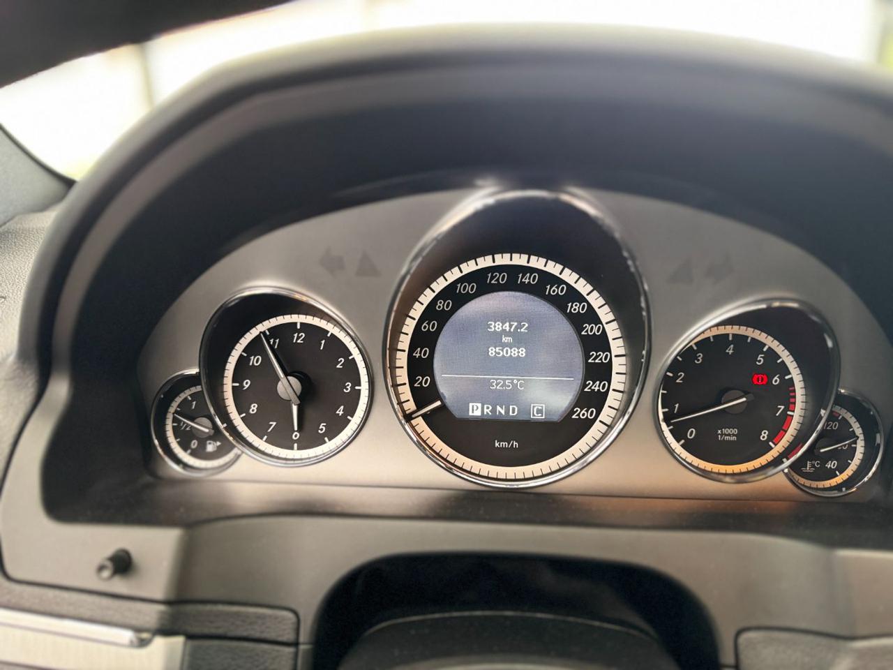 MERCEDES-BENZ E 350 CGI Coupé Avantgarde - 25