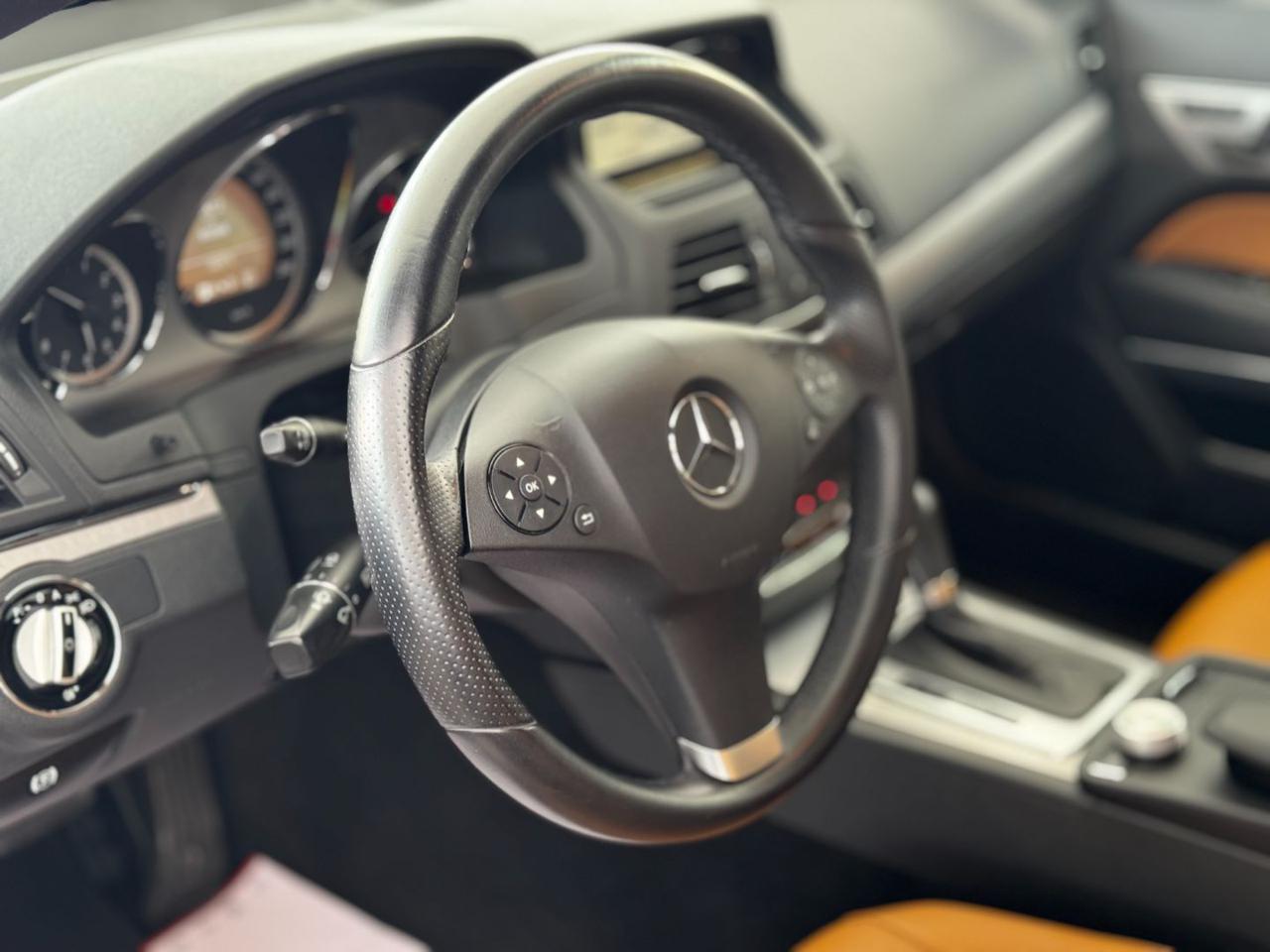 MERCEDES-BENZ E 350 CGI Coupé Avantgarde - 26