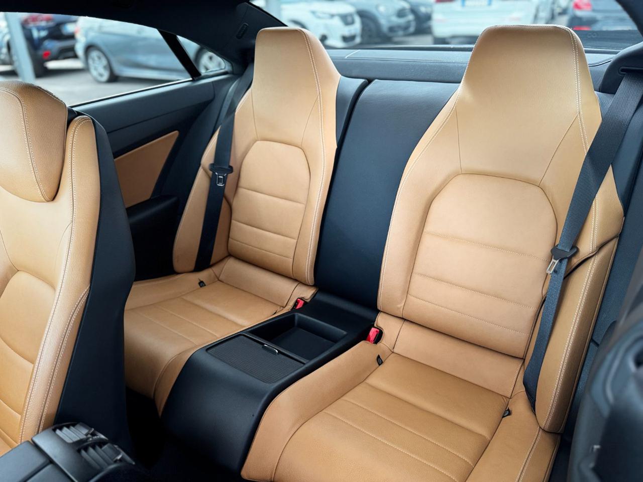 MERCEDES-BENZ E 350 CGI Coupé Avantgarde - 24