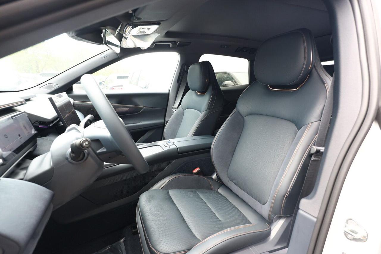 LYNK & CO 08 PHEV More - 5