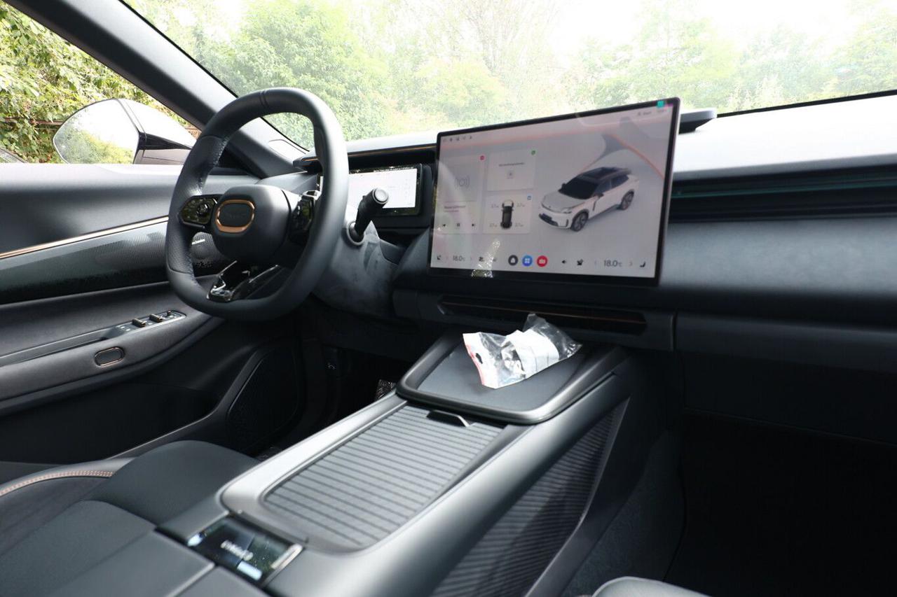 LYNK & CO 08 PHEV More - 8