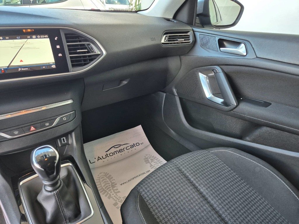 PEUGEOT 308 BlueHDi 130 S&S SW - 12