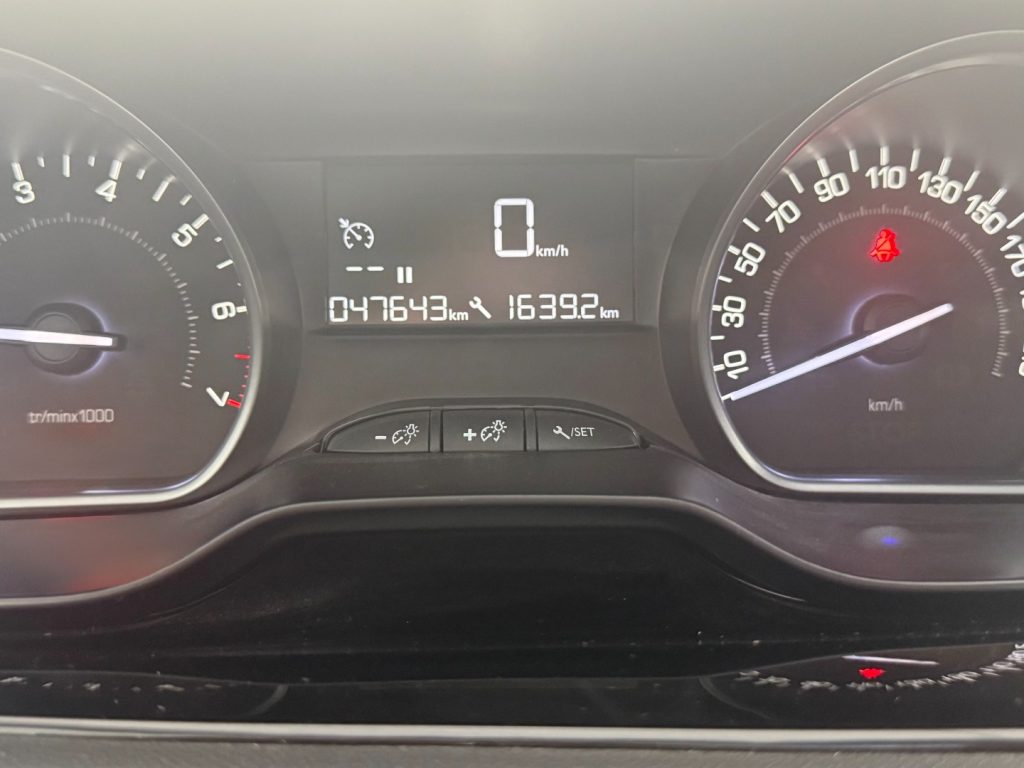 PEUGEOT 208 1° serie PureTech 82 5 porte Active - 11