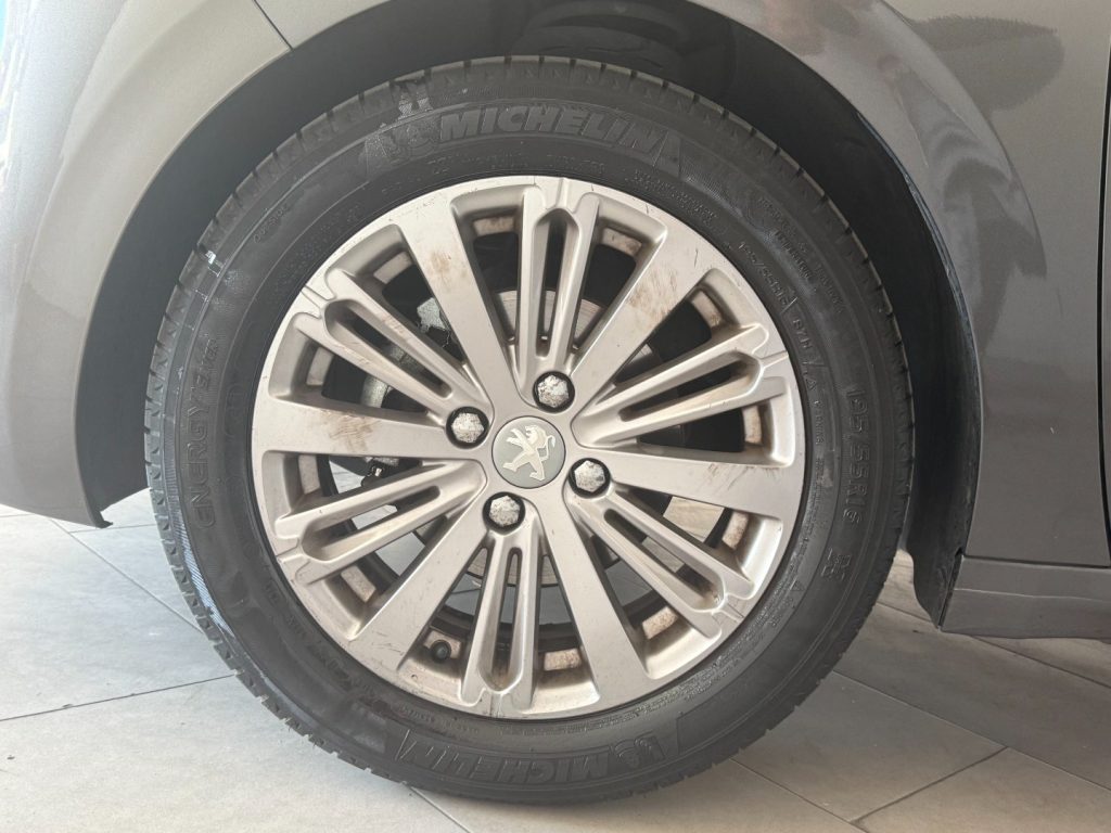 PEUGEOT 208 1° serie PureTech 82 5 porte Active - 21