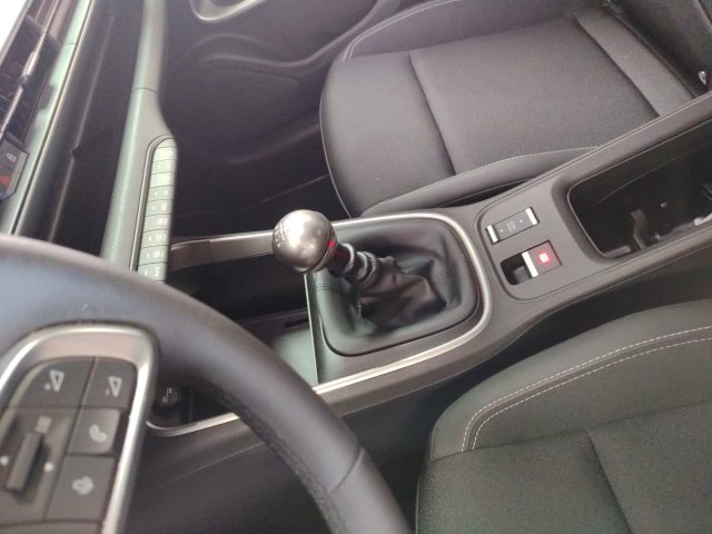 JEEP Avenger — foto 23 di 28