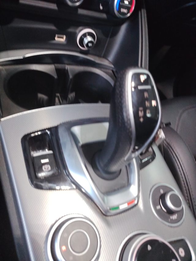 ALFA ROMEO Stelvio — foto 21 di 26