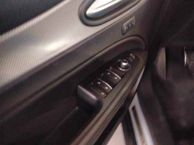ALFA ROMEO Stelvio — foto 20 di 31