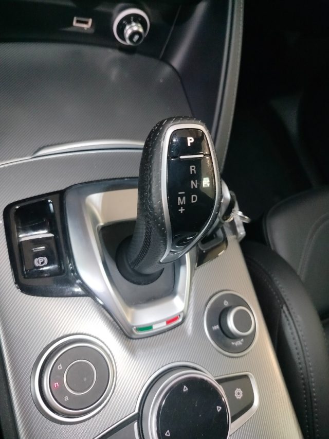 ALFA ROMEO Stelvio — foto 26 di 31